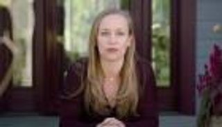 الممثلة الكندية كلير بروسو تطالب بحقها في إنهاء حياتها عبر الانتحار 