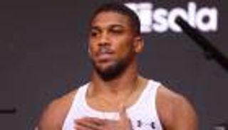 مصرع شخصين كانا برفقته.. إصابة بطل العالم &laquo;أنتوني جوشوا&raquo; في حادث مروّع في نيجيريا