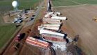 حريق وتسريب.. قطار كيميائيات يخرج عن مساره في كنتاكي (فيديو)