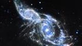 رقصة كونية عنيفة.. مشهد نادر لتصادم مجرتين حلزونيتين