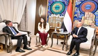السفير الأمريكي في اليمن مع العليمي