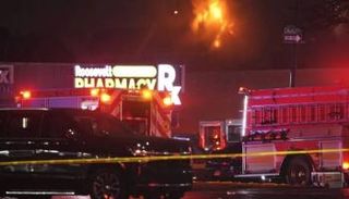 رجال إنقاذ يتوجهون لموقع تحطم طائرة في فيلادلفيا