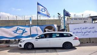 محيط سجن عوفر