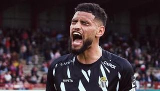 الجزائري آدم زرقان