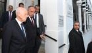 «لوبيات لضرب السيادة».. قيس سعيد يفضح ألاعيب إخوان تونس