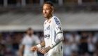 إرث بيليه وجائزة الأفضل.. 5 مشاهد من عودة نيمار إلى سانتوس