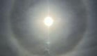 رصد ظاهرة «الهالة الشمسية» في سماء الإمارات