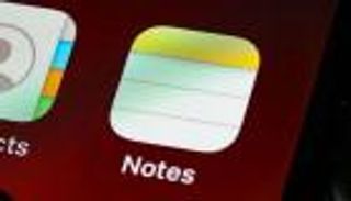 ميزة خفية في آيفون.. رسائل سرية دون واتساب أو iMessage