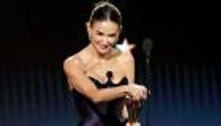 جوائز اختيار النقاد 2025.. ديمي مور أفضل ممثلة