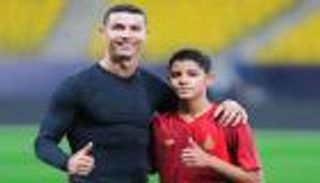 اللعب مع نجله.. كريستيانو رونالدو يكشف أحدث تحدياته