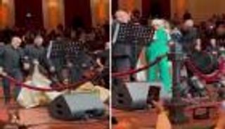 سقوط نجوى كرم على المسرح.. «شمس الأغنية» في موقف محرج (فيديو)