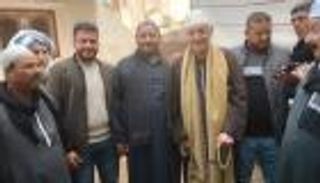 عبدالعزيز مخيون يدفع دية شاب قتله نجله (صور)