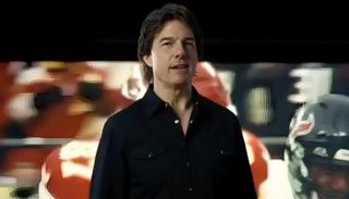 النجم توم كروز بملامح شابة 