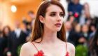 «إيما روبرتس».. نجمة متعددة المواهب بين التمثيل والغناء