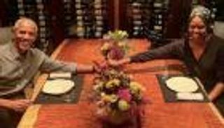 بـ«سيلفي عيد الحب».. باراك وميشيل أوباما يخمدان شائعات الانفصال