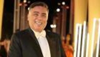 تامر حبيب يدافع عن منة شلبي بعد قُبلة أحمد داود