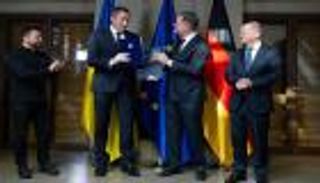 زخم دبلوماسي وعسكري.. أوكرانيا بين المفاوضات والتصعيد