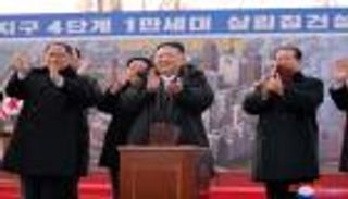 من أمام قبر والده.. زعيم كوريا الشمالية يؤكد التزامه بـ«النضال المقدس»