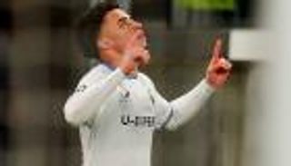 صنع التاريخ بثنائية.. شمس الدين طالبي يتوهج في دوري أبطال أوروبا (فيديو)