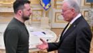 لا تصريحات.. «حرب بروتوكول» في لقاء زيلينسكي ومبعوث ترامب