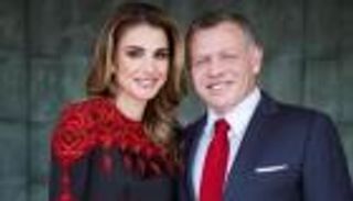 بعد جراحه ناجحة.. صورة الملك عبدالله والملكة رانيا بالعقبة تشعل السوشيال ميديا