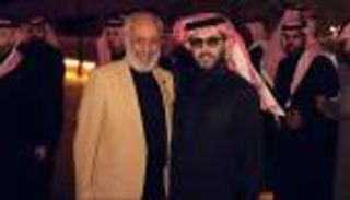 تركي آل الشيخ يلتقي أيمن زيدان ويدعوه لتعاون جديد