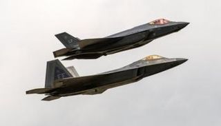 مقاتلتان من طراز إف-35 الأمريكية