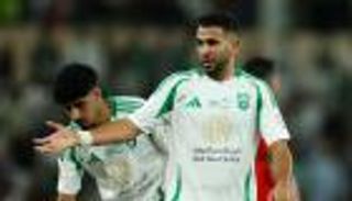 افتقد الفاعلية.. ظهور باهت لمحرز أمام ضمك السعودي