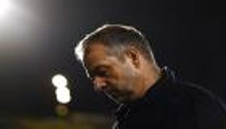 رغم صدارة ترتيب الدوري الإسباني.. فليك غاضب من لاعبي برشلونة