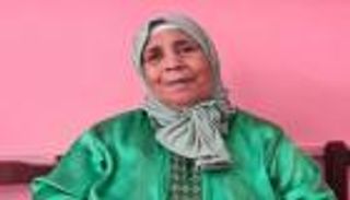 خديجة القرطي.. صانعة الأمل وملاذ مرضى السرطان