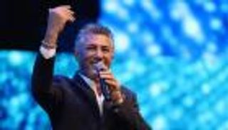 عمر العبداللات يتألق في حفل «صناع الأمل» بدبي