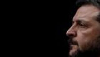 أوكرانيا بين الحرب والديون.. هل تنجو من «كماشة» ترامب؟