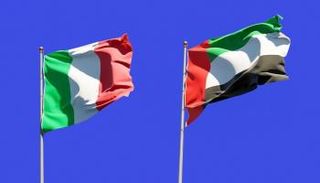 علما دولتي الإمارات وإيطاليا