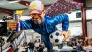 بسيارة خاصة.. «كلوب يطير» في مهرجان ألماني