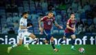 بث مباشر: مباراة الوحدة والعين في الدوري الإماراتي 2025