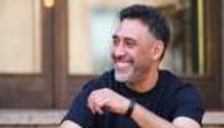 تطورات الحالة الصحية للفنان عمرو مصطفى.. بدأ العلاج بعد استئصال ورم سرطاني