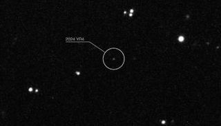 الدائرة تشير إلى الكويكب 