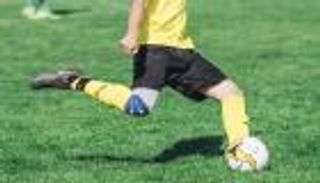 عضة في المكان الخطأ.. أغرب إصابة تلغي مباراة في ألمانيا