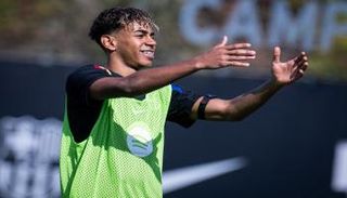 لامين يامال نجم برشلونة في التدريبات