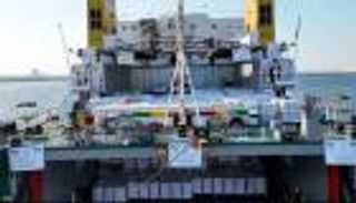 سفينة زايد الإنسانية.. من الإمارات إلى غزة (فيديو)