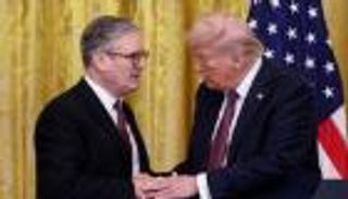 صديق أم عدو؟ ستارمر يسير على حبل مشدود بين أوروبا وأمريكا