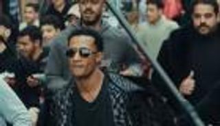 محمد رمضان يساعد فائزة بـ100 ألف جنيه في العثور على ابنتها (فيديو)