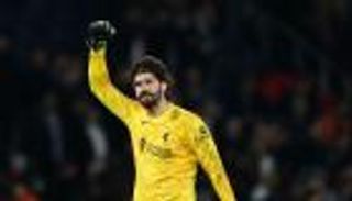 سوبرمان.. المنقذ أليسون يكتب التاريخ في مدينة باريس