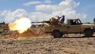 دورية للجيش اليمني تقصف مواقع حوثية - أرشيفية