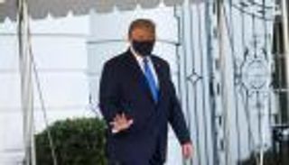 كورونا وترامب.. الوباء يقلب السياسة الأمريكية مرتين