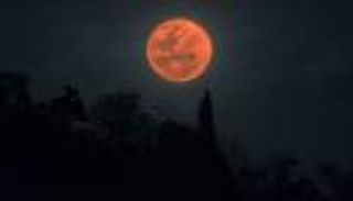 القمر الدموي يسطع من جديد.. هل ستتمكن من رؤيته؟