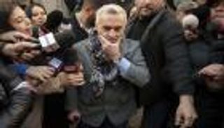 «بطاقة حمراء» في وجه اليمين برومانيا.. وماسك يُعلق