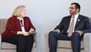 سلطان الجابر يناقش مستجدات قطاع الطاقة مع رئيسة هاربر إنرجي