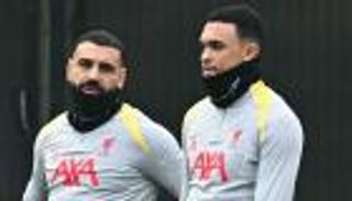 مشاجرة أم مزاح؟.. حقيقة صدام صلاح وأرنولد في مران ليفربول (فيديو)