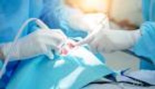 في تدخل طبي نادر.. جراحة دقيقة تنقذ بصر فتاة فلسطينية